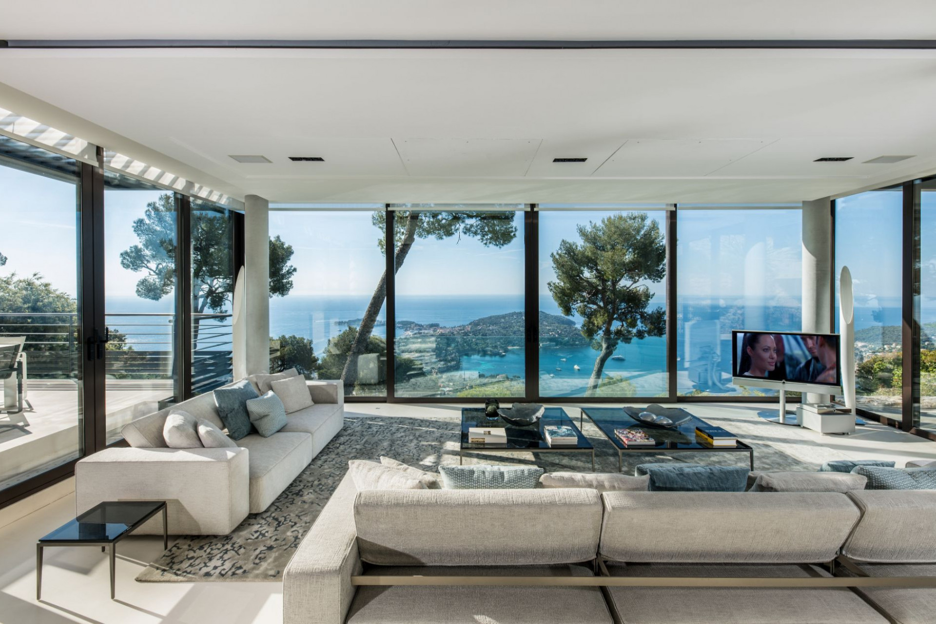 A Taste of Elegance: Gourmet Experiences in Villefranche’s Luxury Villas