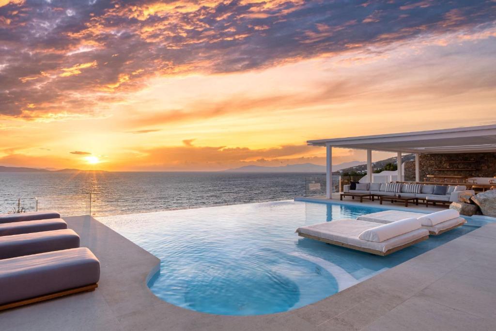 Luxury Villas in Greece: Endless Choice Across Islands with BlueVillas The Luxury Concept