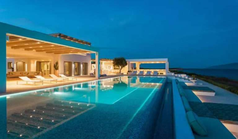 luxury villas in Paros